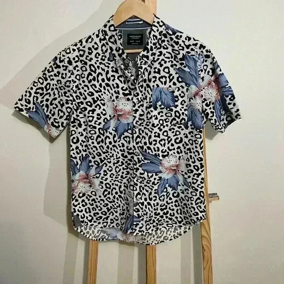 Sunrise Kingdom, vintage design men’s button-down animal print,floral, short sle - Picture 1 of 7
